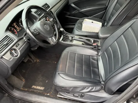 More photos of 2015 Volkswagen Passat 1.8T SE w/Sunroof/Nav at Indy Auto Man, IN