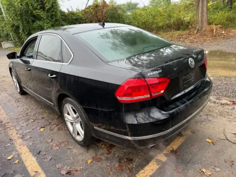 More photos of 2015 Volkswagen Passat 1.8T SE w/Sunroof/Nav at Indy Auto Man, IN