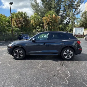 More photos of 2020 Audi Q5 Premium quattro at Indy Auto Man, IN