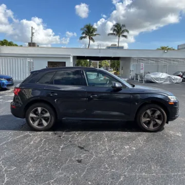 More photos of 2020 Audi Q5 Premium quattro at Indy Auto Man, IN