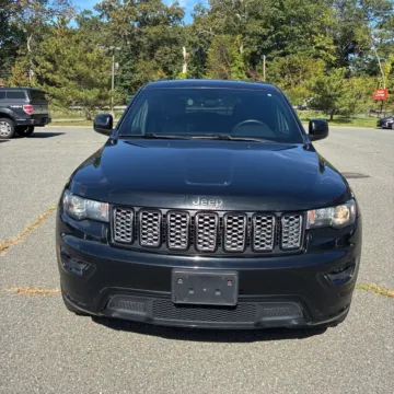 Photos of 2018 Jeep Grand Cherokee Altitude for sale in Indianapolis, IN at Indy Auto Man
