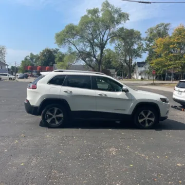 Another view of 2019 Jeep Cherokee Limited for sale in Indianapolis, IN at Indy Auto Man