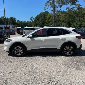 More photos of 2021 Ford Escape Hybrid SEL at Indy Auto Man, IN
