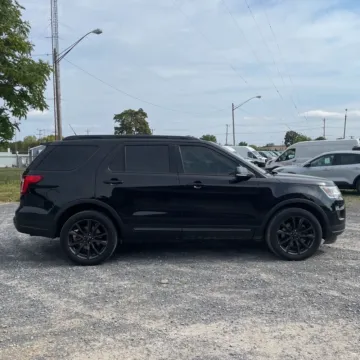 More photos of 2019 Ford Explorer XLT at Indy Auto Man, IN