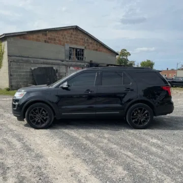 More photos of 2019 Ford Explorer XLT at Indy Auto Man, IN