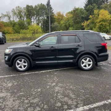 More photos of 2016 Ford Explorer XLT at Indy Auto Man, IN