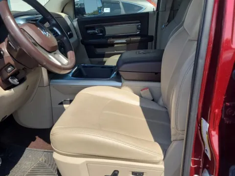 More photos of 2018 Ram 3500 Laramie at Indy Auto Man, IN