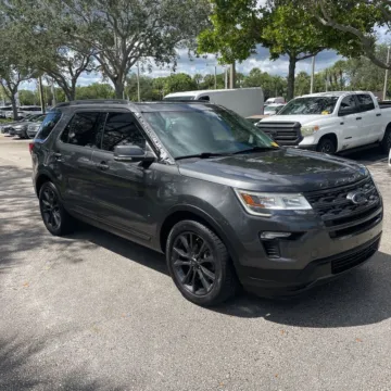 Gray 2018 Ford Explorer XLT for sale in Indianapolis, IN