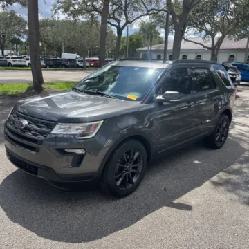 Photos of 2018 Ford Explorer XLT for sale in Indianapolis, IN at Indy Auto Man
