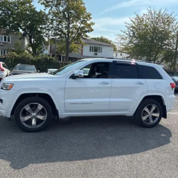 More photos of 2016 Jeep Grand Cherokee Overland at Indy Auto Man, IN