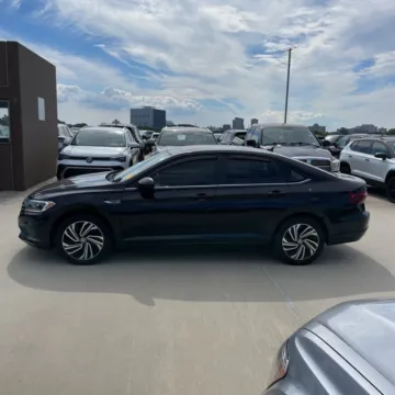 More photos of 2020 Volkswagen Jetta SEL at Indy Auto Man, IN
