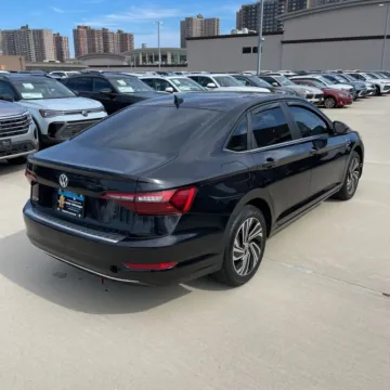 More photos of 2020 Volkswagen Jetta SEL at Indy Auto Man, IN
