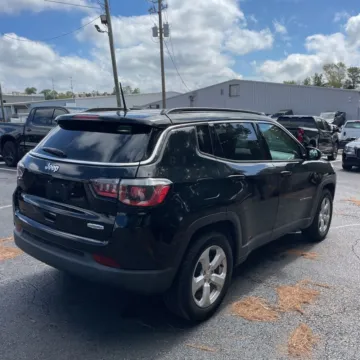 More photos of 2018 Jeep Compass Latitude at Indy Auto Man, IN