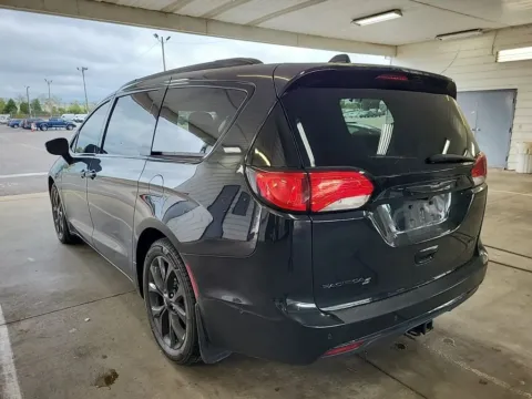 Another view of 2019 Chrysler Pacifica Limited for sale in Indianapolis, IN at Indy Auto Man