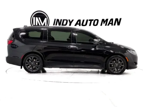 Another view of 2019 Chrysler Pacifica Limited for sale in Indianapolis, IN at Indy Auto Man