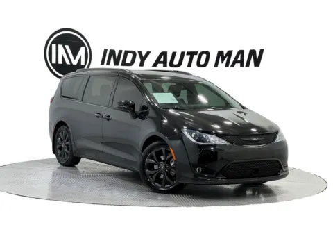 Black 2019 Chrysler Pacifica Limited for sale in Indianapolis, IN