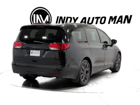 More photos of 2019 Chrysler Pacifica Limited at Indy Auto Man, IN