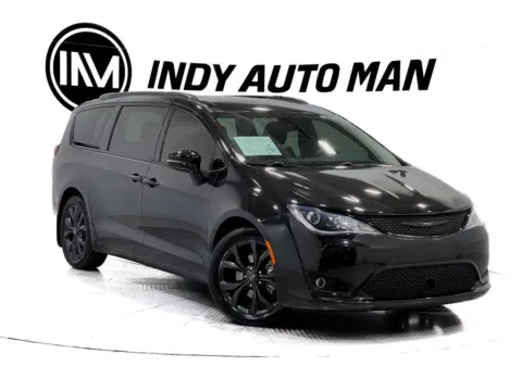 Photos of 2019 Chrysler Pacifica Limited for sale in Indianapolis, IN at Indy Auto Man
