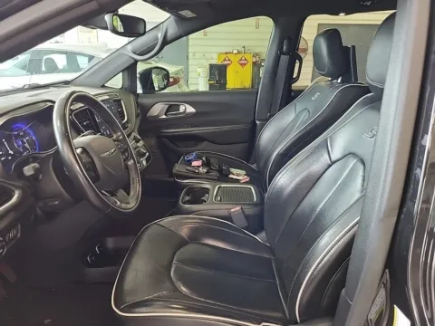More photos of 2019 Chrysler Pacifica Limited at Indy Auto Man, IN