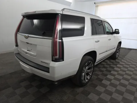 More photos of 2017 Cadillac Escalade Platinum Edition at Indy Auto Man, IN