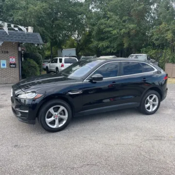 More photos of 2020 Jaguar F-PACE 25t Premium at Indy Auto Man, IN