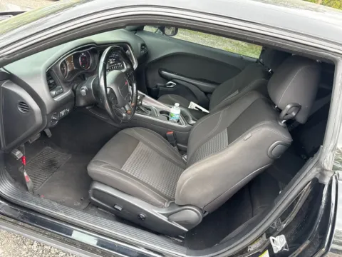 More photos of 2019 Dodge Challenger SXT at Indy Auto Man, IN