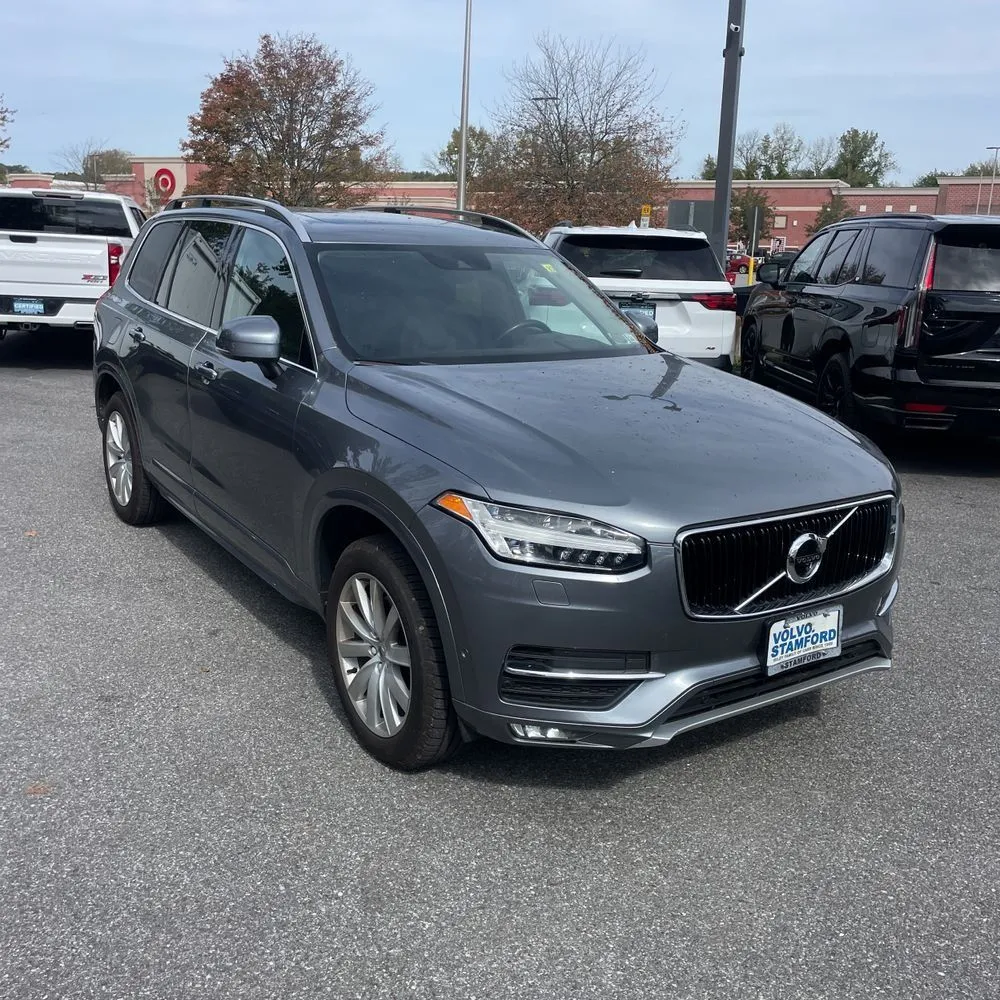 2016 Volvo XC90 T6 Momentum