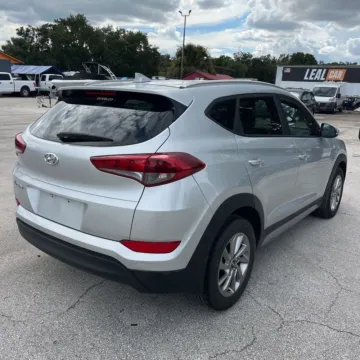 More photos of 2018 Hyundai Tucson SEL Plus at Indy Auto Man, IN