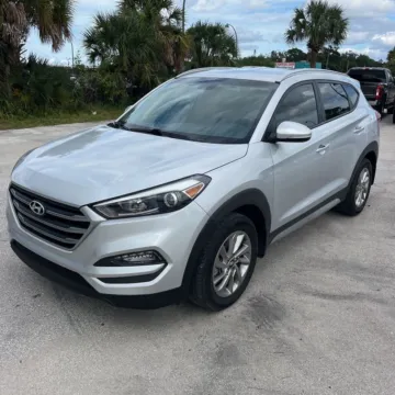 Photos of 2018 Hyundai Tucson SEL Plus for sale in Indianapolis, IN at Indy Auto Man