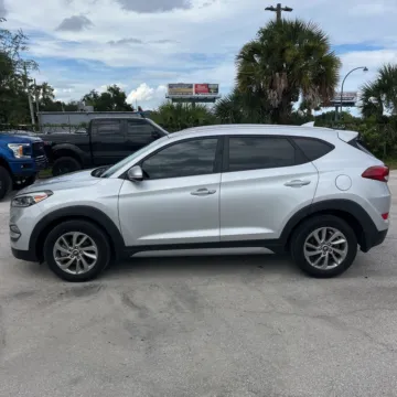 More photos of 2018 Hyundai Tucson SEL Plus at Indy Auto Man, IN