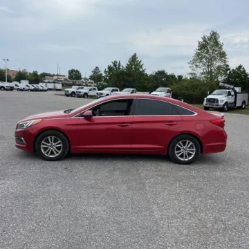 More photos of 2017 Hyundai Sonata SE at Indy Auto Man, IN