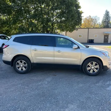 More photos of 2017 Chevrolet Traverse 2LT at Indy Auto Man, IN