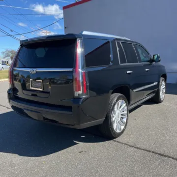 More photos of 2018 Cadillac Escalade Platinum Edition at Indy Auto Man, IN