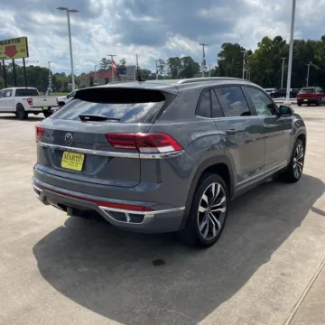 More photos of 2021 Volkswagen Atlas Cross Sport 3.6L V6 SE w/Technology R-Line at Indy Auto Man, IN