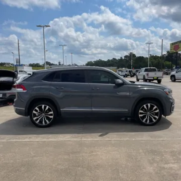 Another view of 2021 Volkswagen Atlas Cross Sport 3.6L V6 SE w/Technology R-Line for sale in Indianapolis, IN at Indy Auto Man