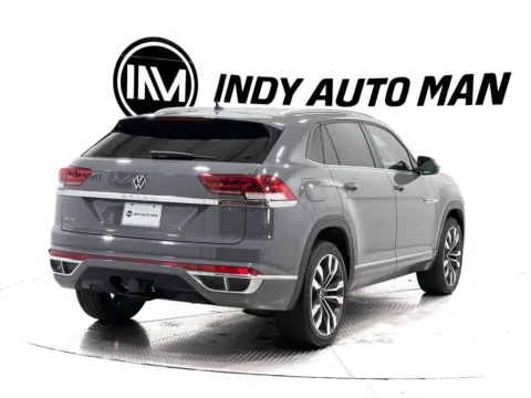 More photos of 2021 Volkswagen Atlas Cross Sport 3.6L V6 SE w/Technology R-Line at Indy Auto Man, IN