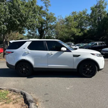 More photos of 2017 Land Rover Discovery SE at Indy Auto Man, IN