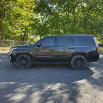 More photos of 2017 Cadillac Escalade Platinum Edition at Indy Auto Man, IN
