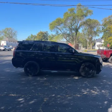 More photos of 2017 Cadillac Escalade Platinum Edition at Indy Auto Man, IN