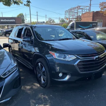 Gray 2019 Chevrolet Traverse 3LT for sale in Indianapolis, IN