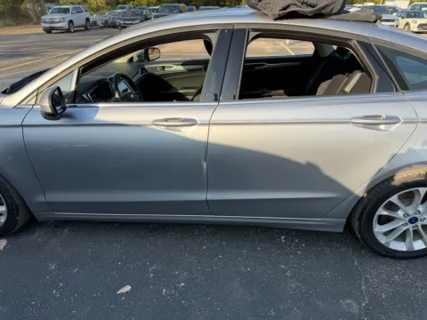 More photos of 2020 Ford Fusion Hybrid SE at Indy Auto Man, IN