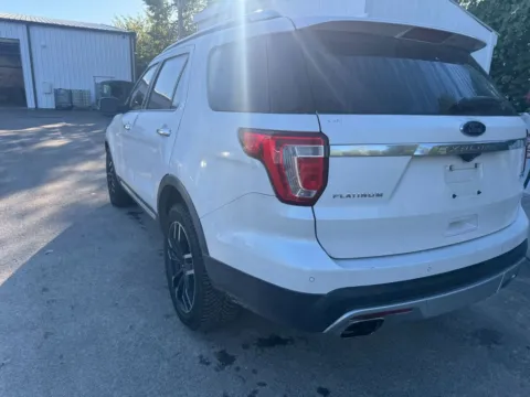 More photos of 2016 Ford Explorer Platinum at Indy Auto Man, IN