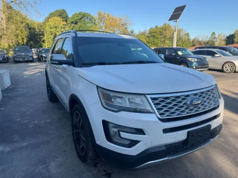 White 2016 Ford Explorer Platinum for sale in Indianapolis, IN