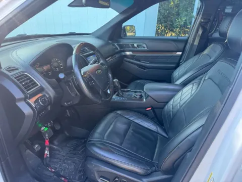 More photos of 2016 Ford Explorer Platinum at Indy Auto Man, IN