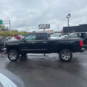 More photos of 2017 Chevrolet Silverado 1500 LTZ 1LZ at Indy Auto Man, IN