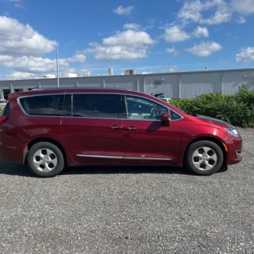 More photos of 2017 Chrysler Pacifica Touring L Plus at Indy Auto Man, IN