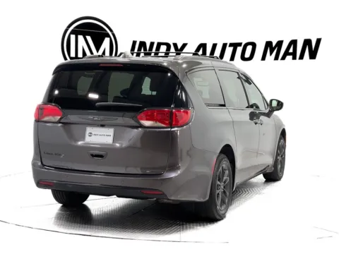 More photos of 2020 Chrysler Pacifica Launch Edition at Indy Auto Man - Indianapolis, IN