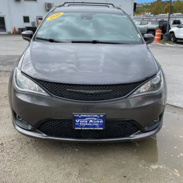 Photos of 2020 Chrysler Pacifica Launch Edition for sale in Indianapolis, IN at Indy Auto Man