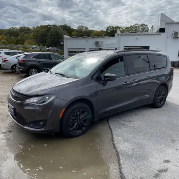 Another view of 2020 Chrysler Pacifica Launch Edition for sale in Indianapolis, IN at Indy Auto Man