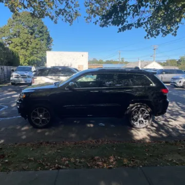 More photos of 2021 Jeep Grand Cherokee Overland at Indy Auto Man, IN
